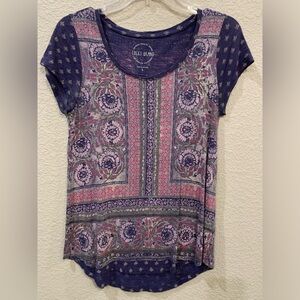 Like new, Stylist Lucky Brand Top, size small, soooo cute!